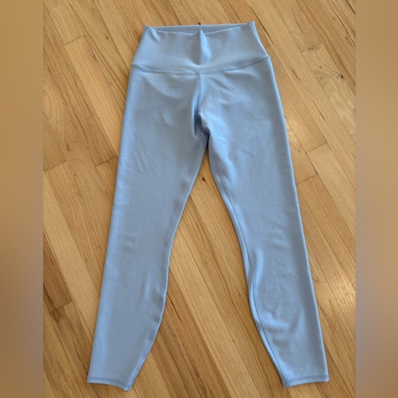 ALO Yoga Seashell Blue Airlift Set - Picture 4 of 14